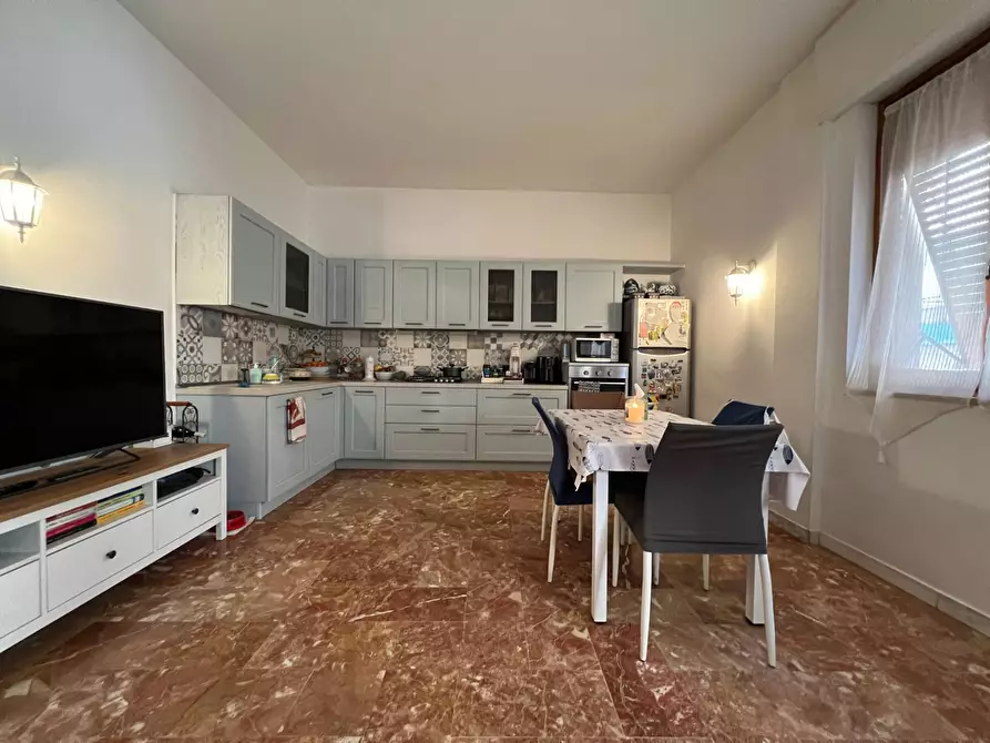 Immagine 2 di Appartamento in vendita  a Savona