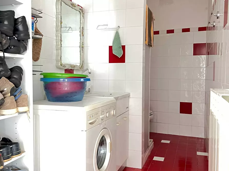 Immagine 17 di Casa indipendente in vendita  a Savona