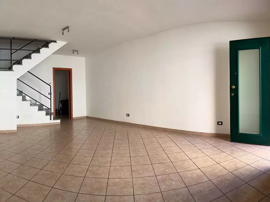 Immagine 3 di Appartamento in vendita  a Savona