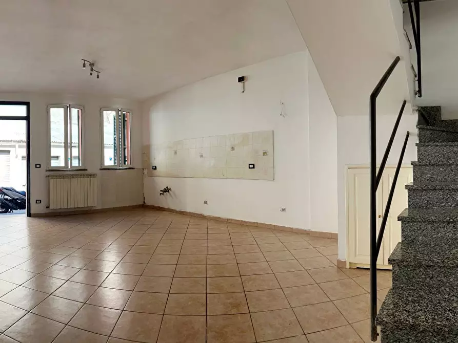 Immagine 1 di Appartamento in vendita  a Savona