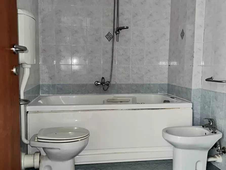 Immagine 9 di Appartamento in vendita  a Savona