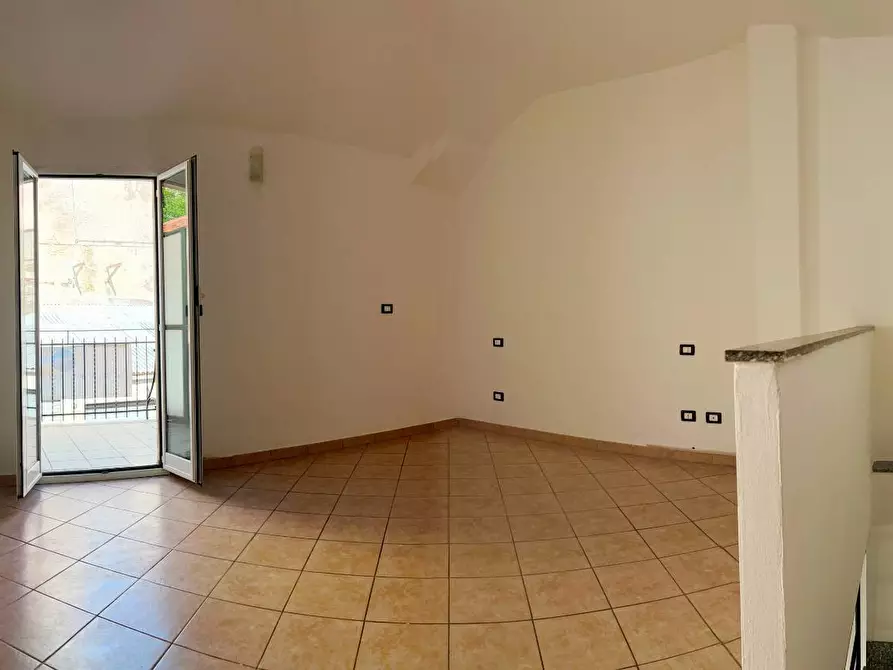 Immagine 11 di Appartamento in vendita  a Savona