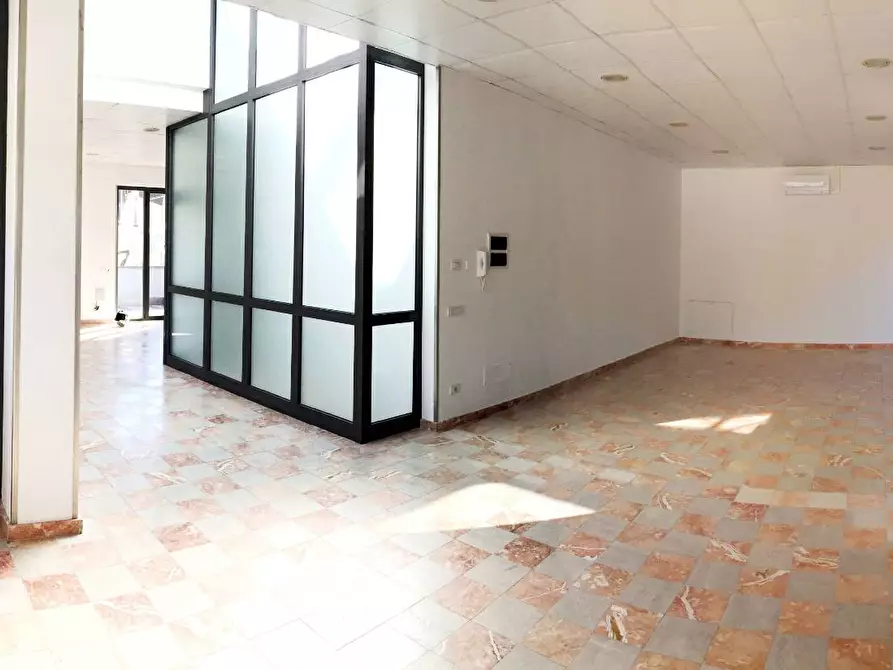 Immagine 1 di Ufficio in affitto  a Savona