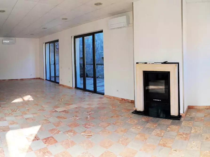 Immagine 3 di Ufficio in affitto  a Savona