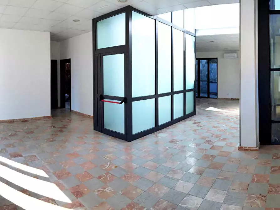 Immagine 4 di Ufficio in affitto  a Savona