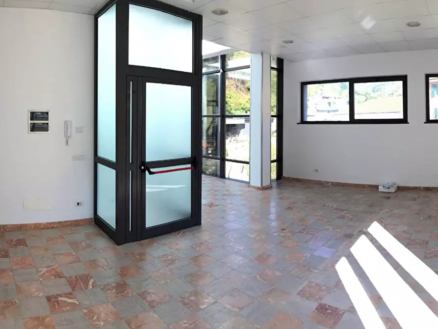 Immagine 5 di Ufficio in affitto  a Savona