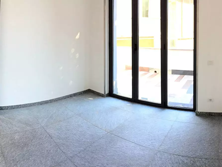 Immagine 6 di Ufficio in affitto  a Savona