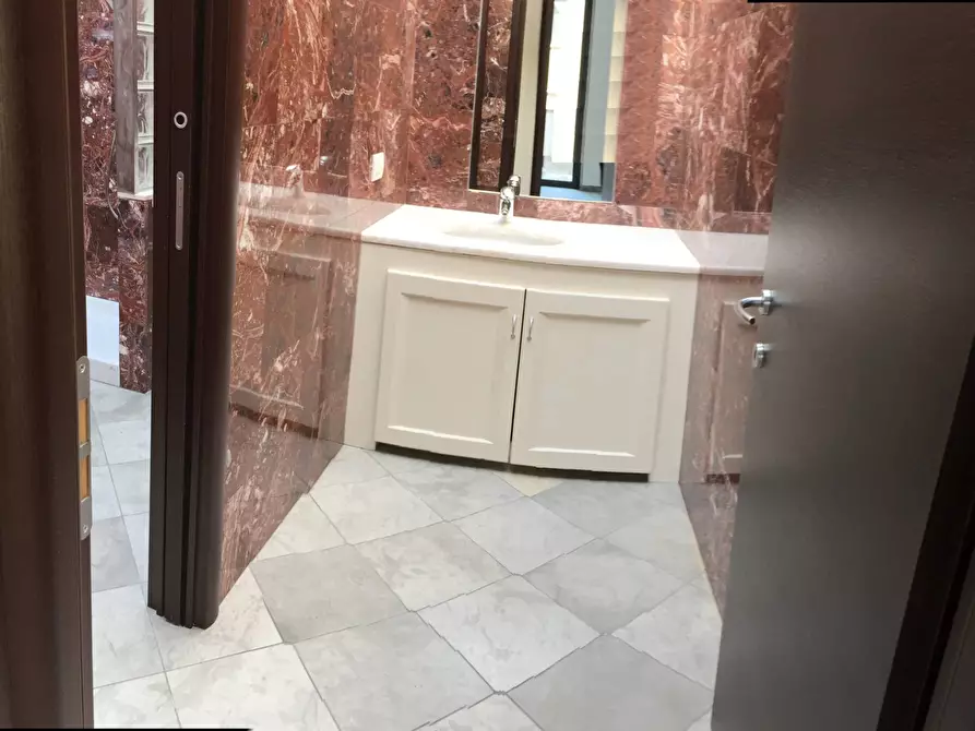 Immagine 7 di Ufficio in affitto  a Savona