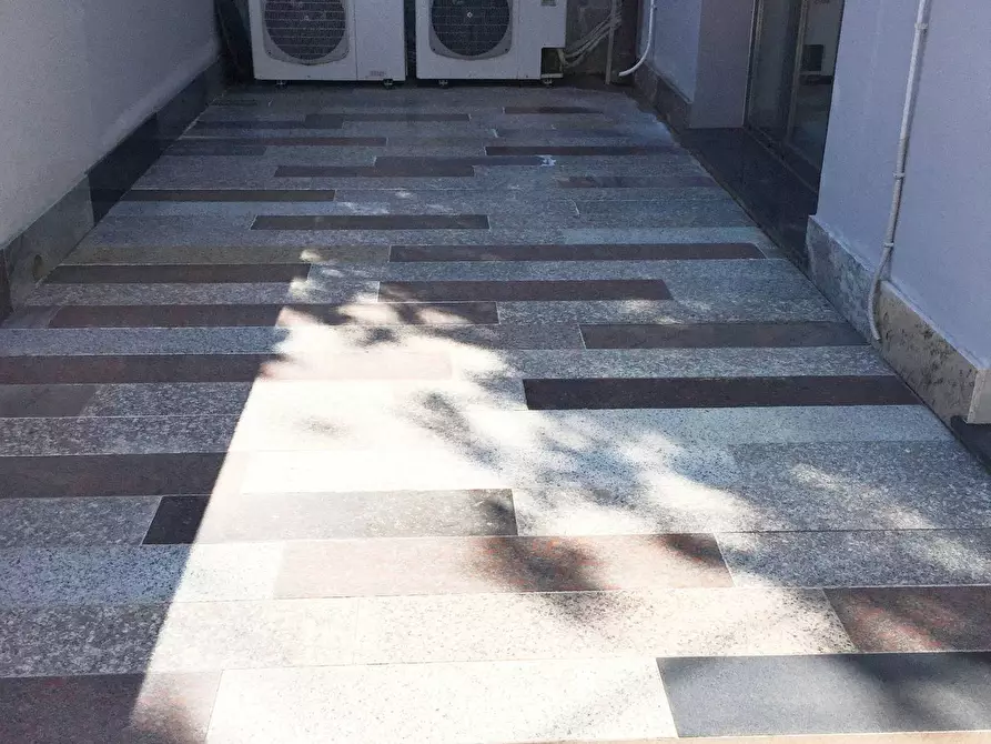 Immagine 9 di Ufficio in affitto  a Savona