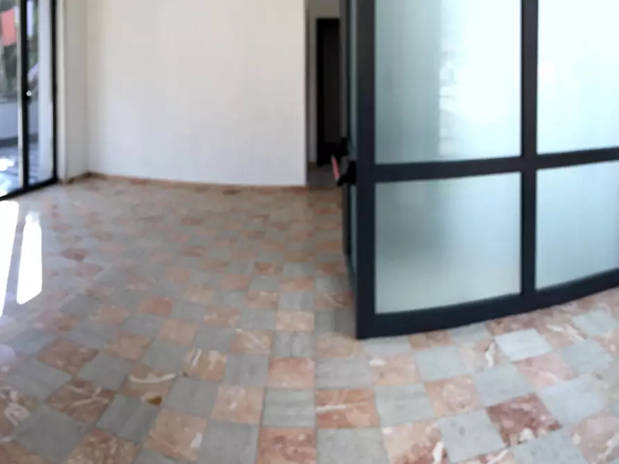 Immagine 14 di Ufficio in affitto  a Savona