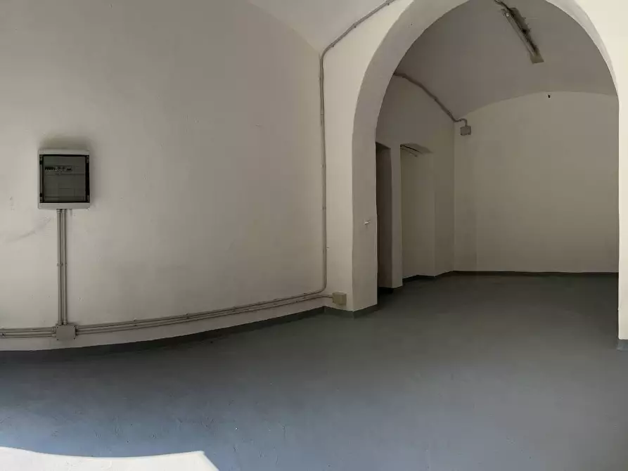 Immagine 1 di Magazzino in affitto  a Savona