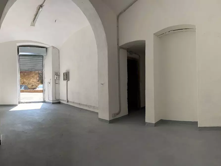 Immagine 2 di Magazzino in affitto  a Savona