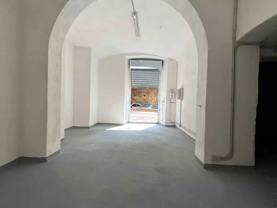 Immagine 3 di Magazzino in affitto  a Savona