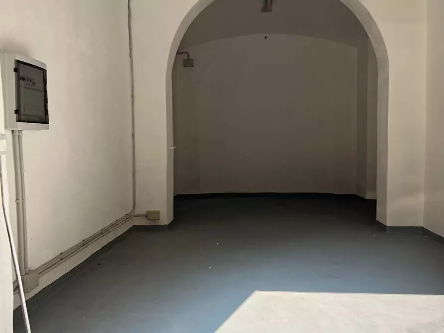 Immagine 4 di Magazzino in affitto  a Savona