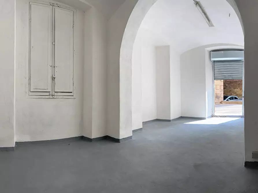 Immagine 10 di Magazzino in affitto  a Savona