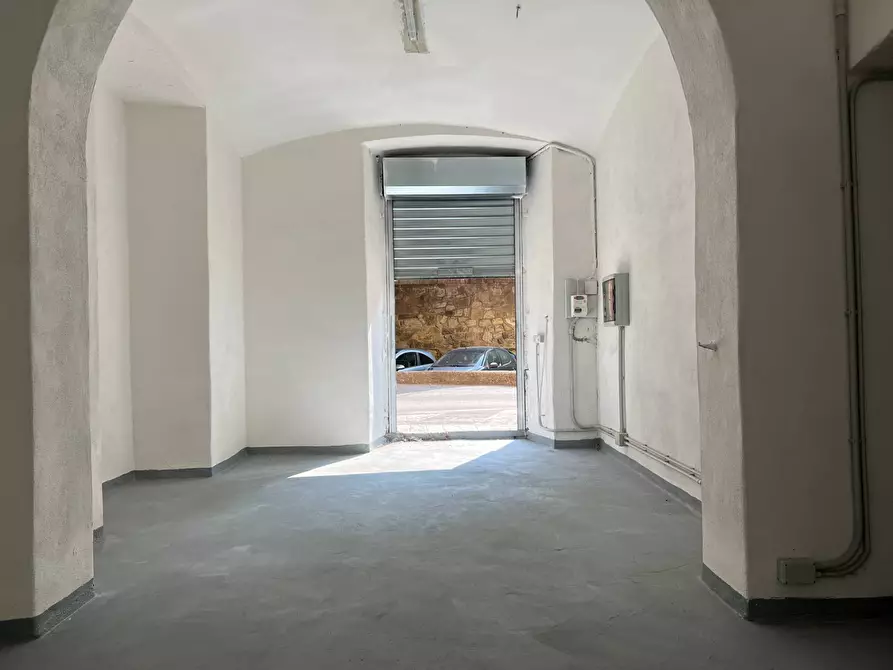 Immagine 12 di Magazzino in affitto  a Savona