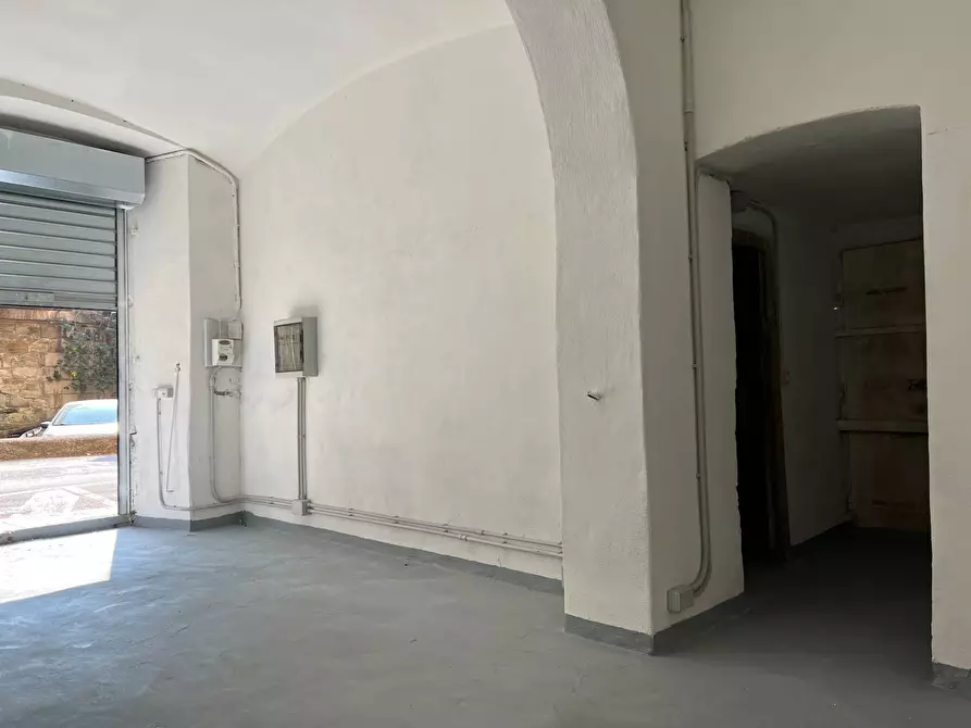 Immagine 13 di Magazzino in affitto  a Savona