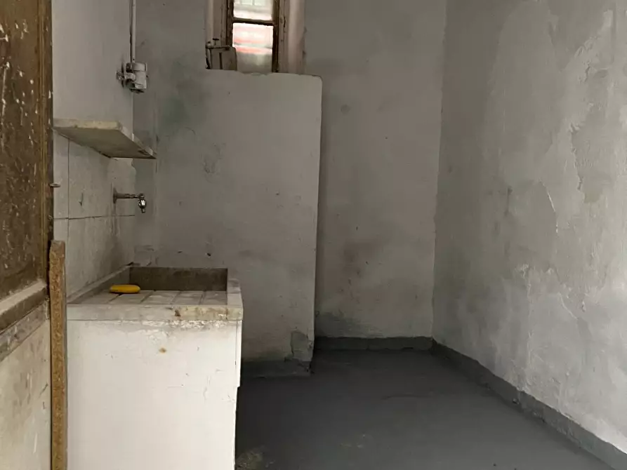 Immagine 15 di Magazzino in affitto  a Savona