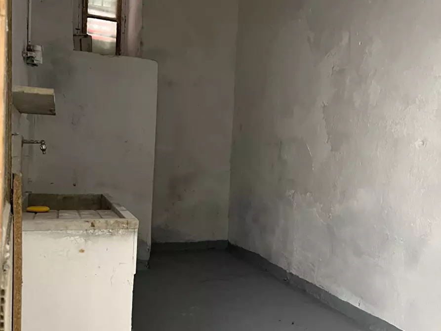 Immagine 16 di Magazzino in affitto  a Savona