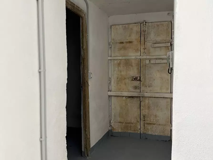 Immagine 17 di Magazzino in affitto  a Savona