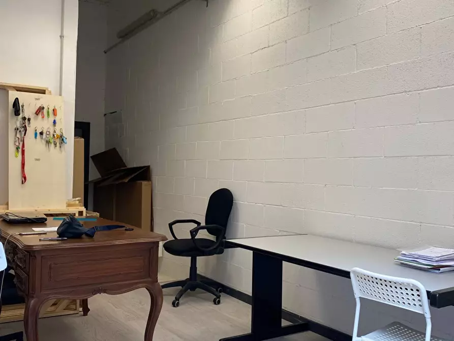 Immagine 3 di Magazzino in vendita  a Savona