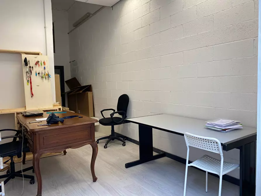 Immagine 4 di Magazzino in vendita  a Savona