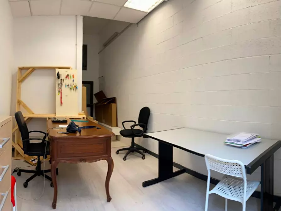 Immagine 5 di Magazzino in vendita  a Savona