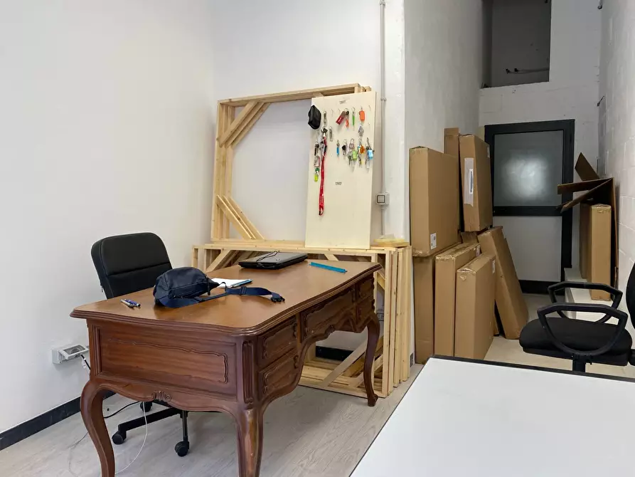 Immagine 6 di Magazzino in vendita  a Savona