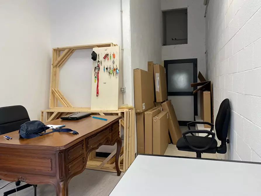 Immagine 7 di Magazzino in vendita  a Savona