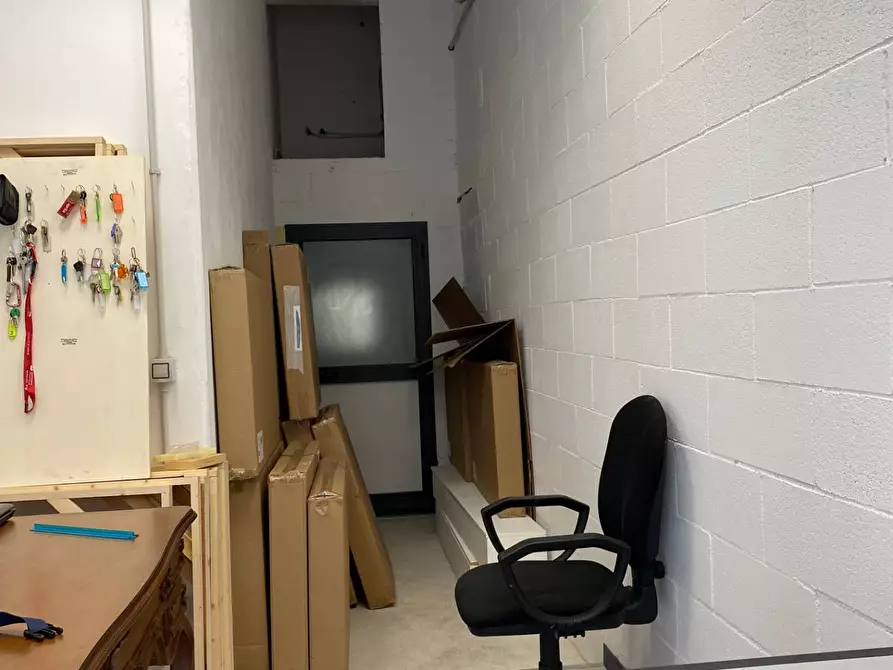 Immagine 8 di Magazzino in vendita  a Savona