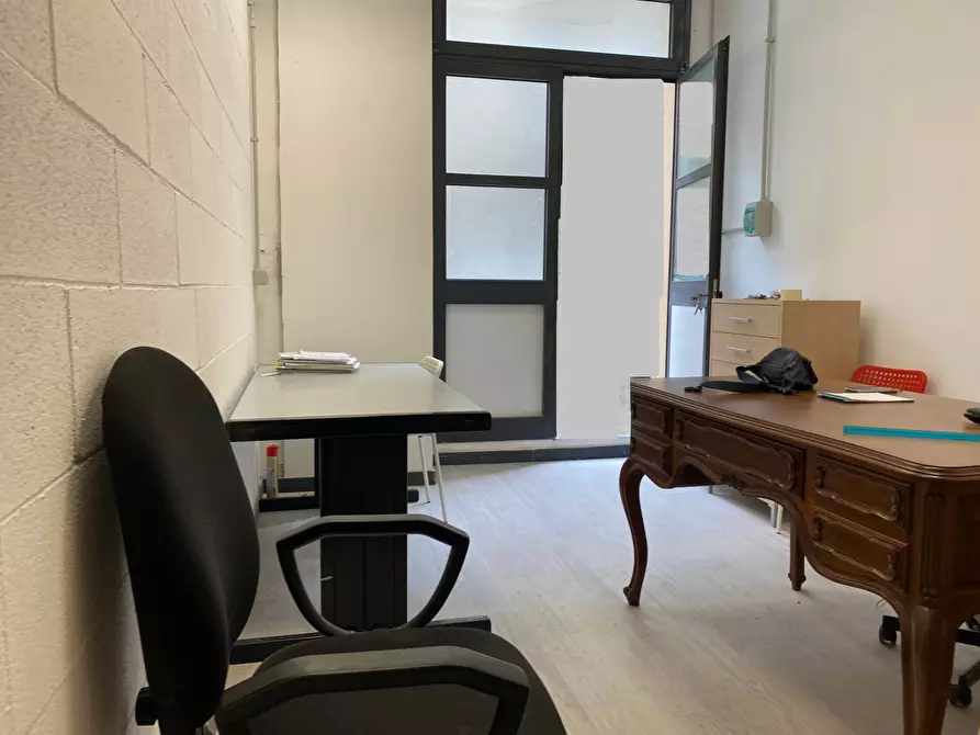 Immagine 17 di Magazzino in vendita  a Savona