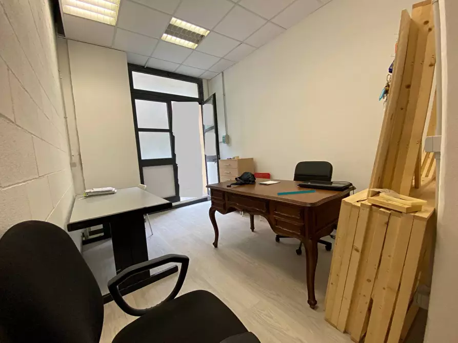 Immagine 18 di Magazzino in vendita  a Savona