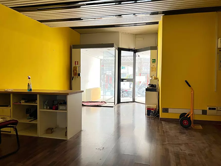 Immagine 4 di Locale commerciale in affitto  a Savona