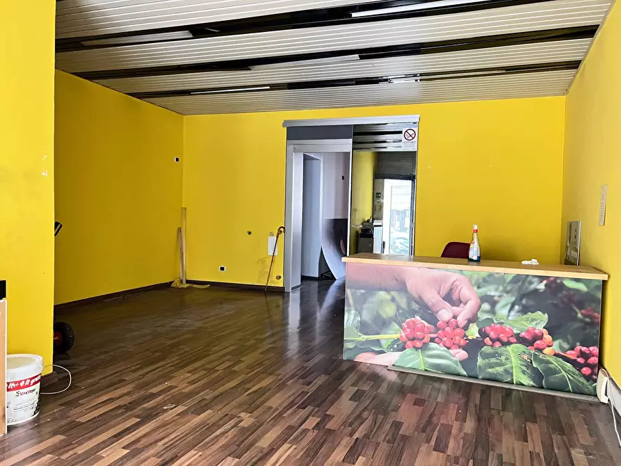 Immagine 7 di Locale commerciale in affitto  a Savona