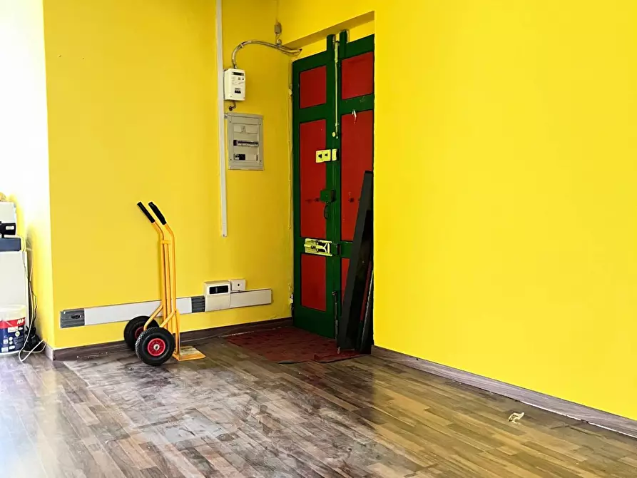 Immagine 8 di Locale commerciale in affitto  a Savona