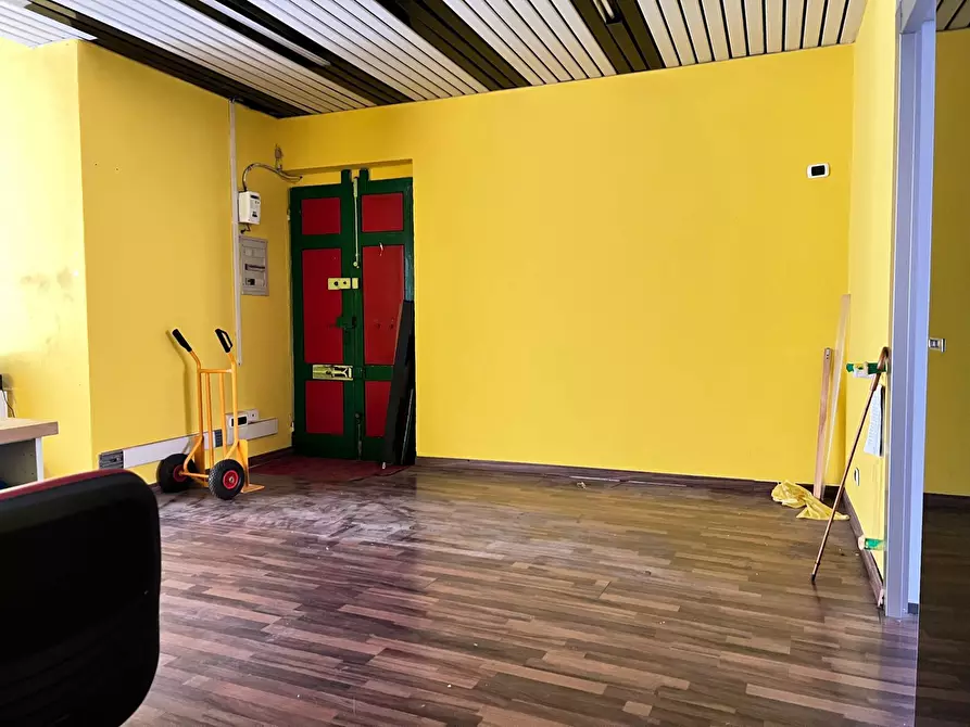 Immagine 9 di Locale commerciale in affitto  a Savona