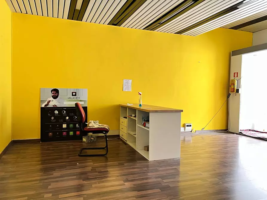 Immagine 10 di Locale commerciale in affitto  a Savona