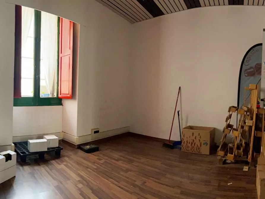 Immagine 13 di Locale commerciale in affitto  a Savona