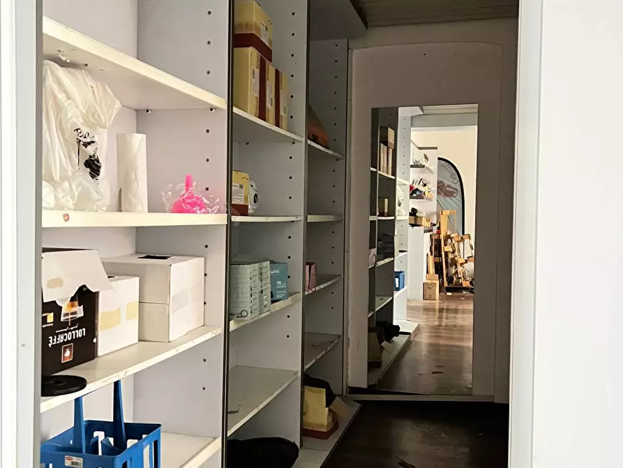 Immagine 15 di Locale commerciale in affitto  a Savona