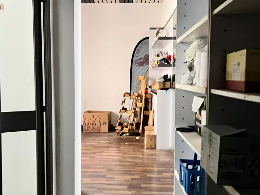Immagine 16 di Locale commerciale in affitto  a Savona