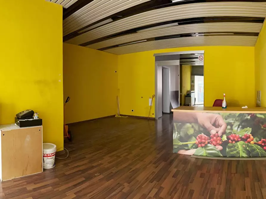 Immagine 1 di Locale commerciale in affitto  a Savona