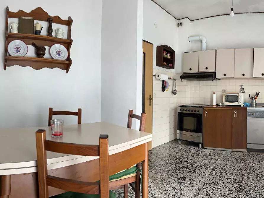 Immagine 4 di Appartamento in vendita  a Savona