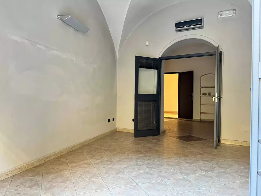 Immagine 3 di Locale commerciale in vendita  a Savona
