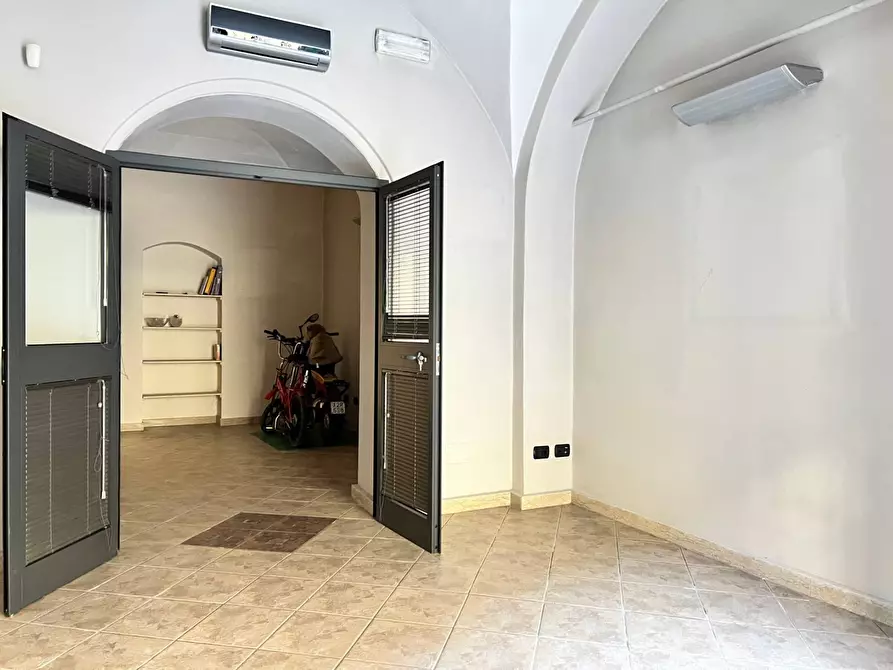 Immagine 6 di Locale commerciale in vendita  a Savona