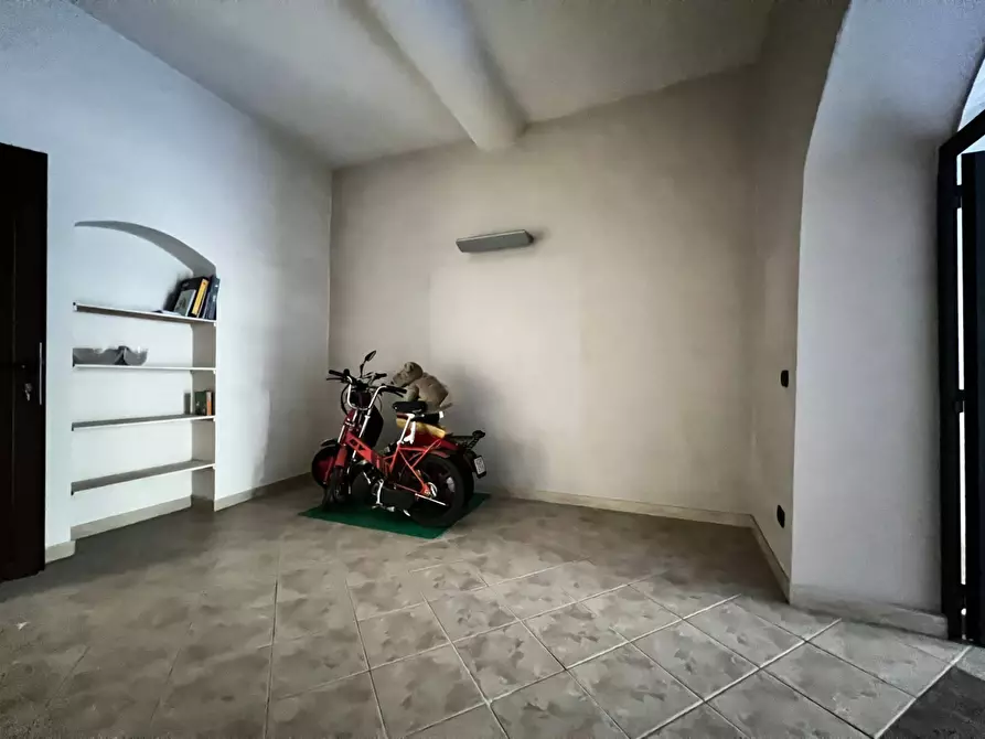 Immagine 7 di Locale commerciale in vendita  a Savona