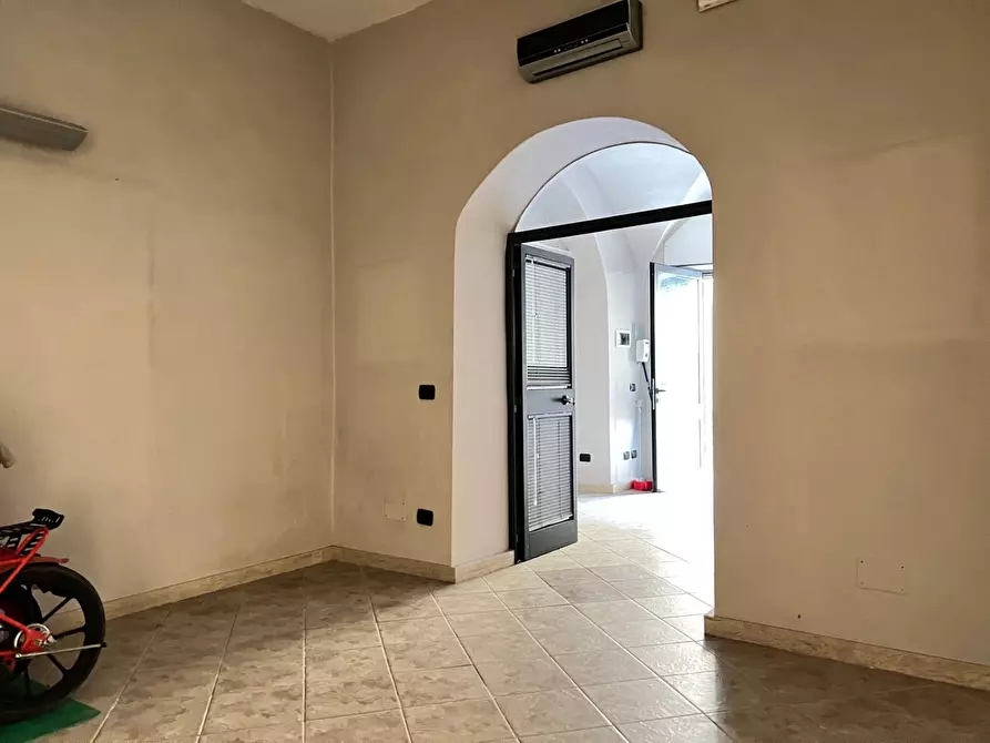 Immagine 9 di Locale commerciale in vendita  a Savona