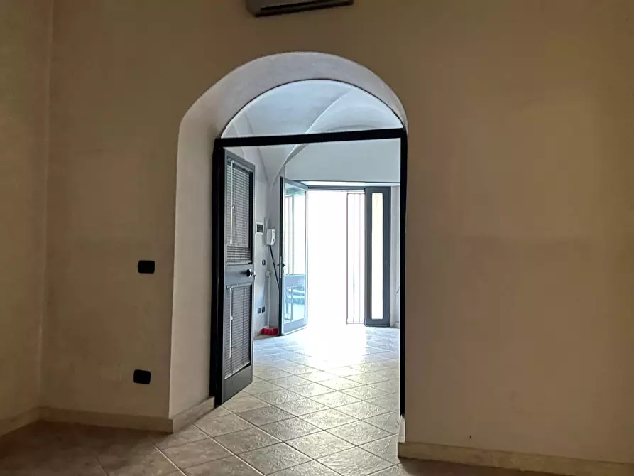 Immagine 10 di Locale commerciale in vendita  a Savona