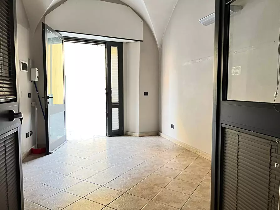 Immagine 13 di Locale commerciale in vendita  a Savona