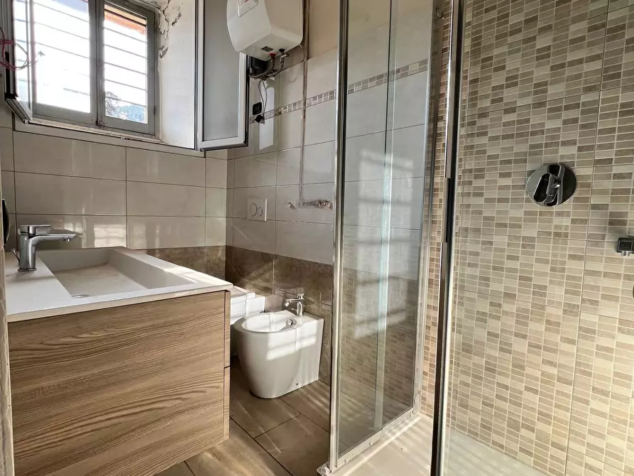 Immagine 19 di Locale commerciale in vendita  a Savona