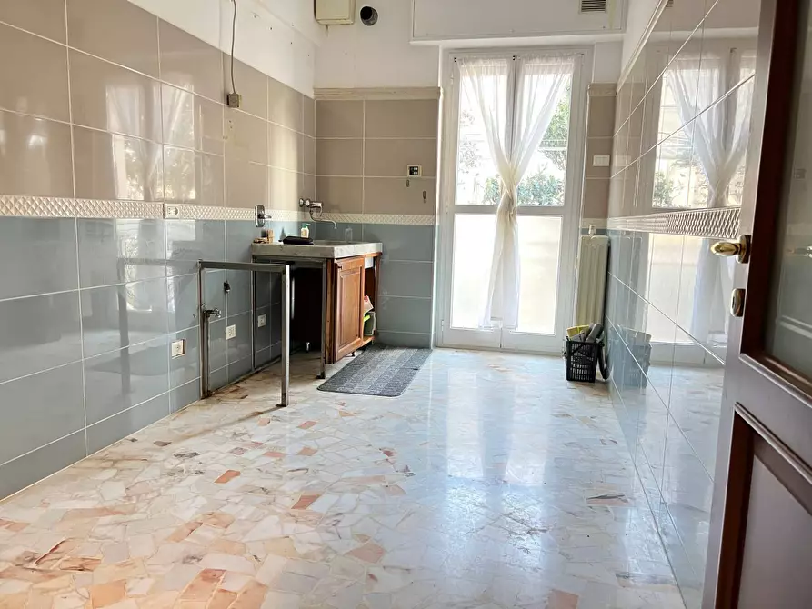 Immagine 4 di Appartamento in vendita  a Savona